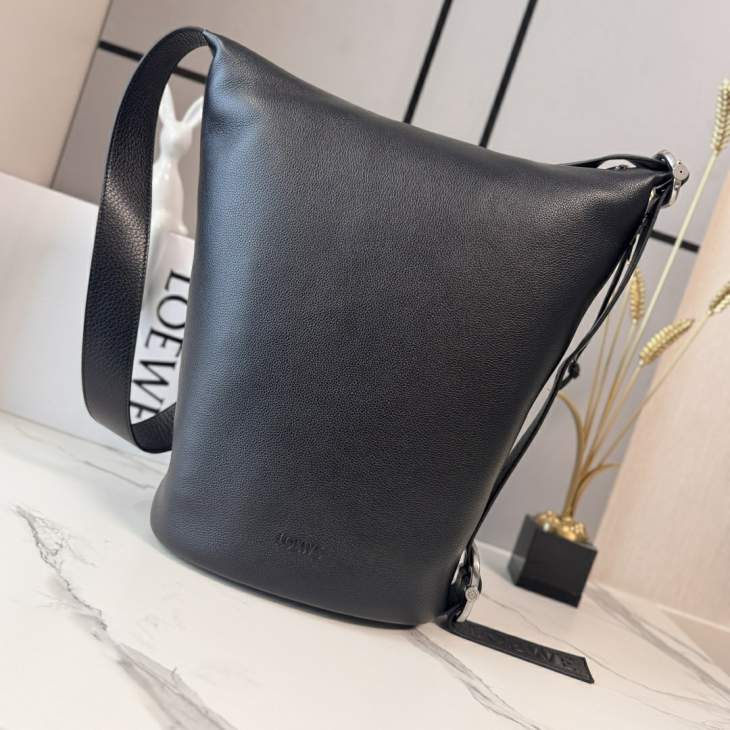 Picture of Loewe Handbags _SKUfw239908025fw